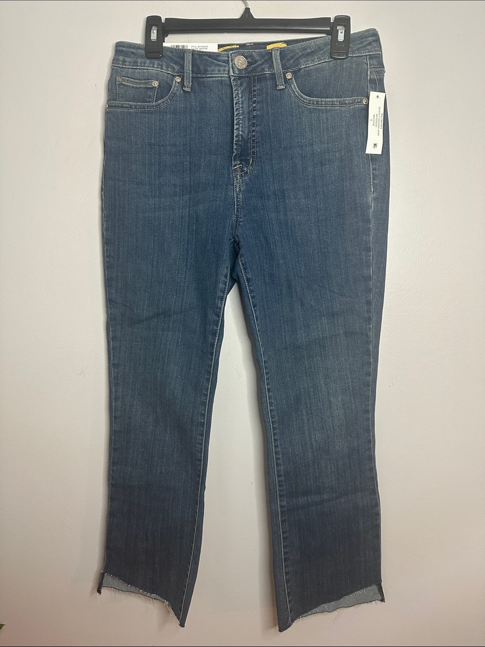 Seven7 Straight Leg Mid-Blue Denim Cropped Jeans size 8 NWT
